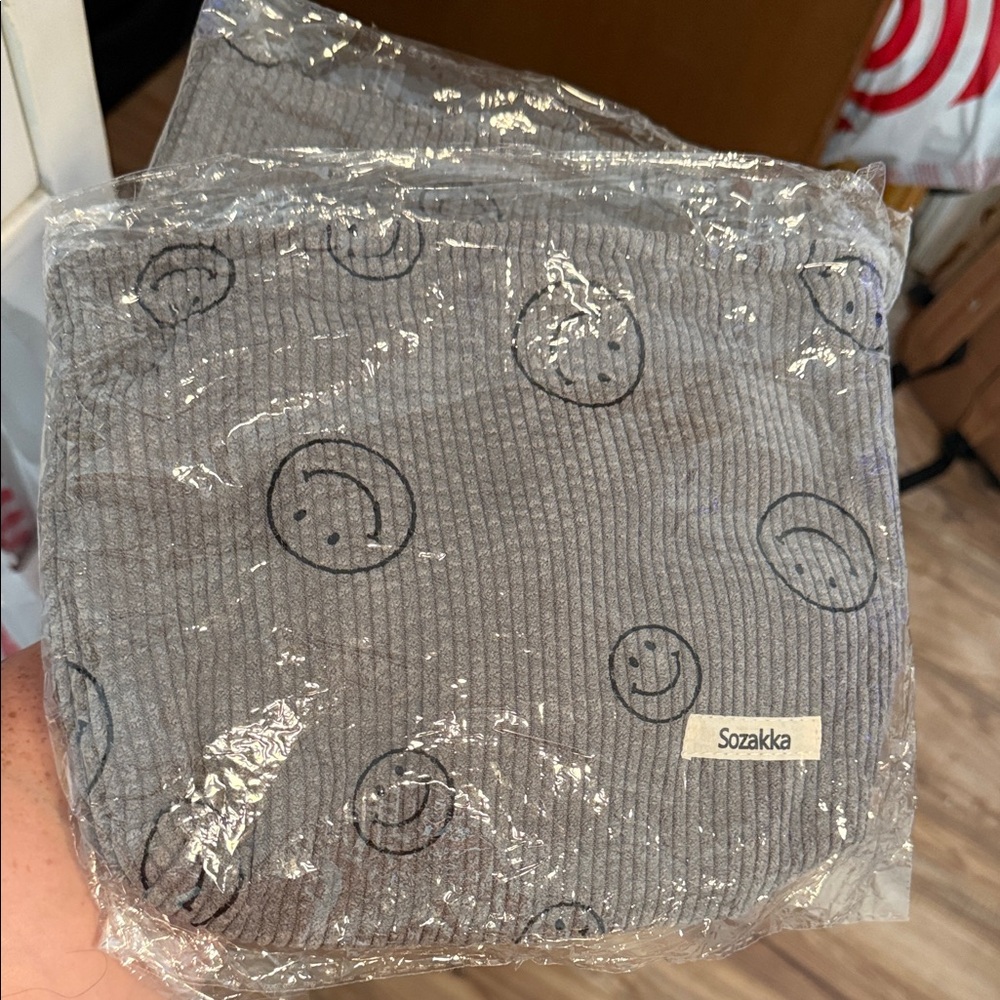 Sozakka Gray Smile Print Ribbed Tote Bag (2)